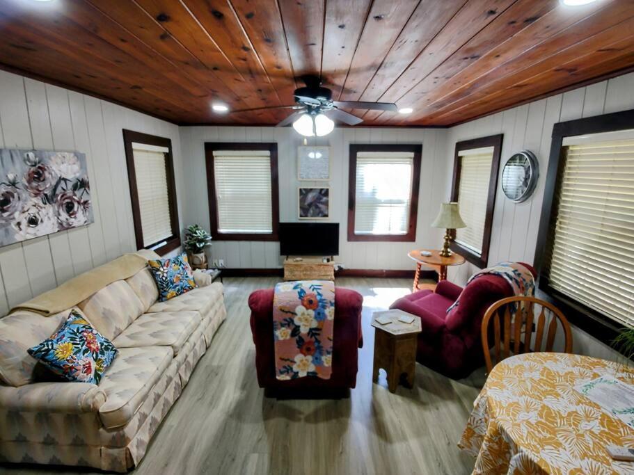 #09 - Large Lakeview One Bedroom- Pet Friendly Hot Springs Zewnętrze zdjęcie